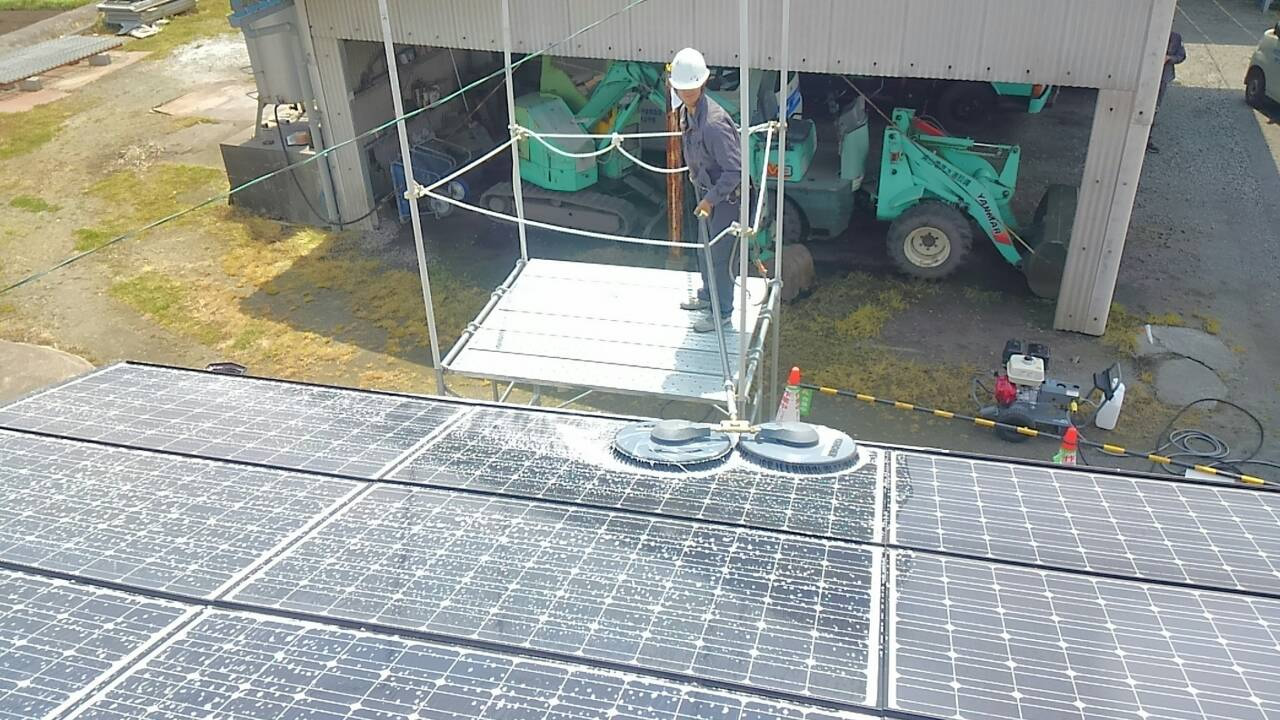 鹿児島県 ネオプラスきよやま串良店様にて太陽光パネル洗浄