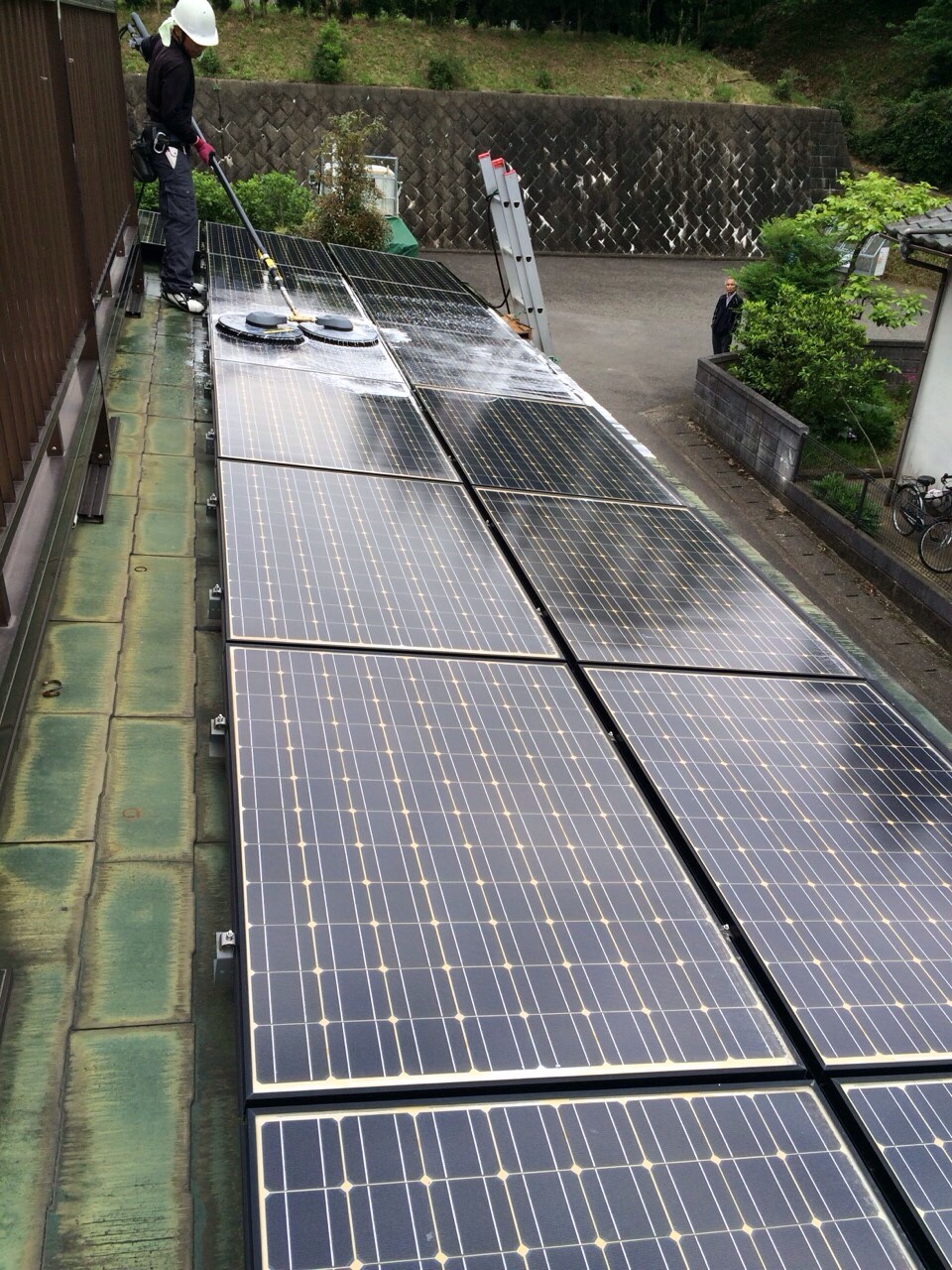 佐賀県伊万里市（パネルメーカー/三菱） 太陽光パネル洗浄